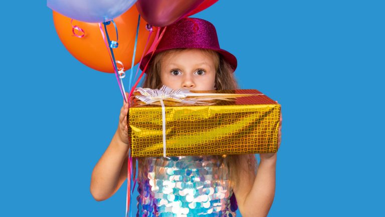 Dia da Crianças chegando: Presentes baratos e criativos sem estourar o orçamento